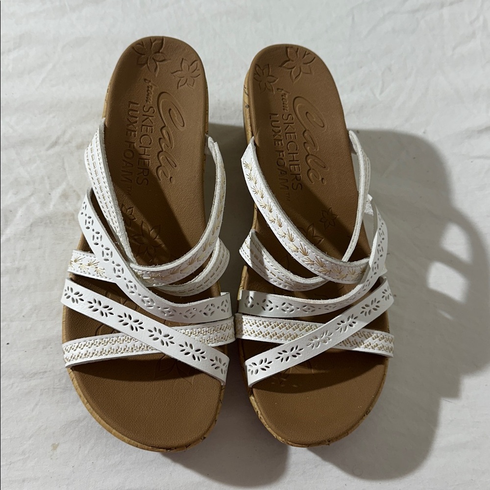 Skechers Cali Luxe Foam Sandals - Tan and White